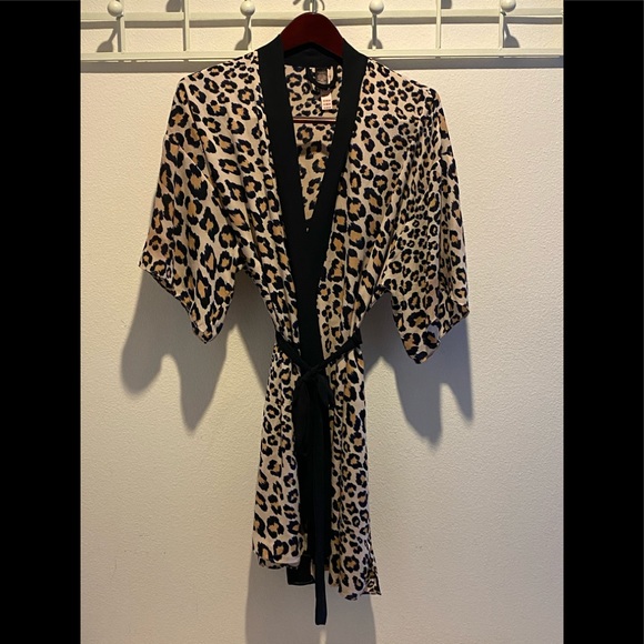 Victoria's Secret | Intimates & Sleepwear | Nwt Victorias Secret Robe ...